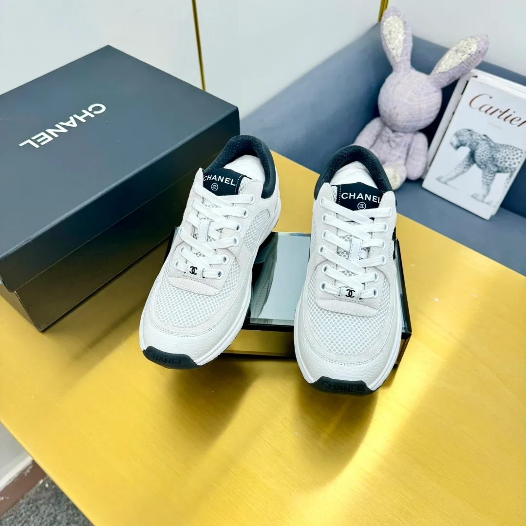 👟👟Ex-factory price 560👟👟～Original calfskin panda shoes Chanel 24C Latest hot style Panda Black and White Sports shoes Casual sneakers Xiaoxiang Hot item Classic black and white Panda color Coco girls must pay. Fabric: Original customized cowhide. Lining: Original imported breathable mesh lining. Outsole: Original molded rubber + TPU combination. Size: Women's 35-40